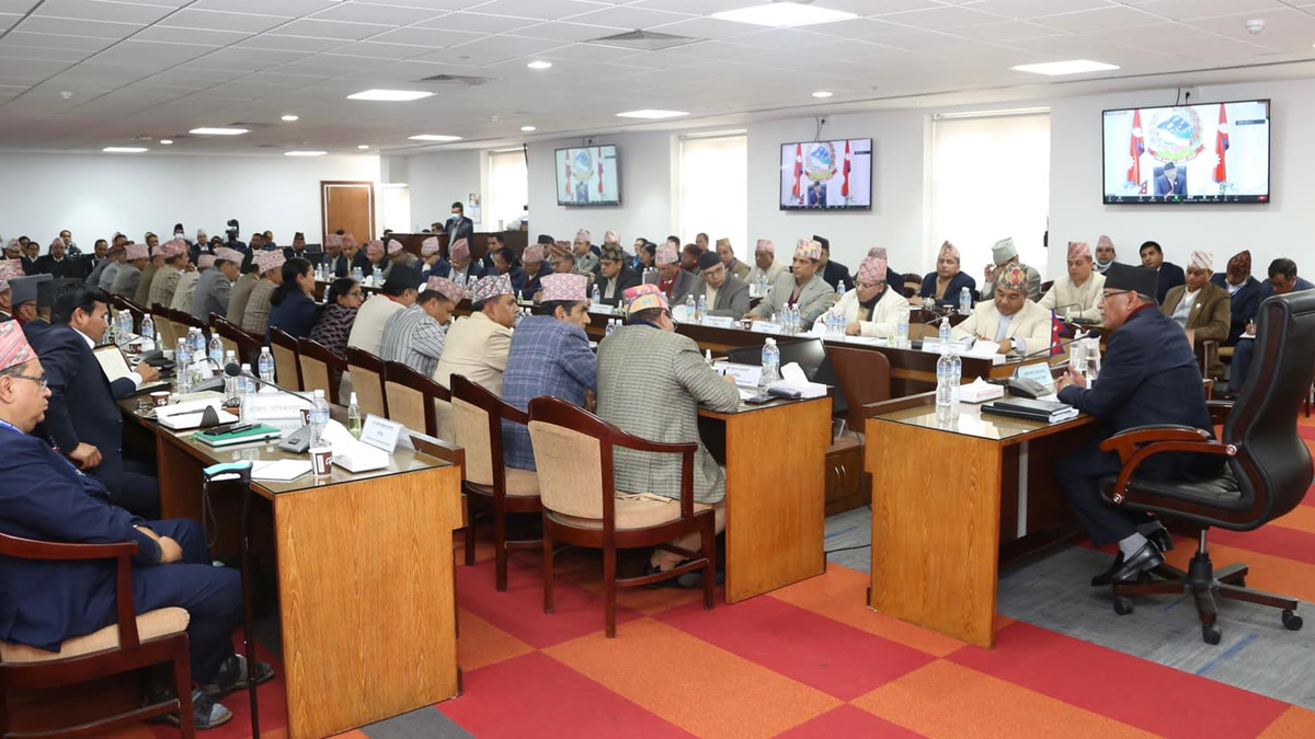 सेवाग्राहीले लामो लाइन बस्नुपर्ने अवस्था एक महिनाभित्र सुधार गर्न प्रधानमन्त्रीको निर्देशन